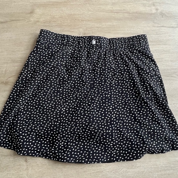 T by Talbots Black/White Polka Dot Pull On Elastic Waistband Pockets Skort SZ L - Picture 6 of 8